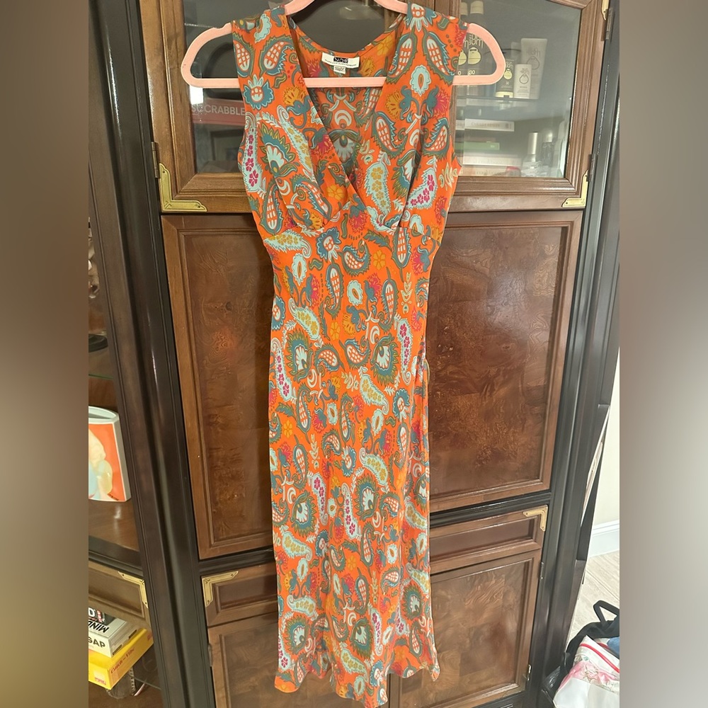 DIANE VON FURSTENBERG DRESS. SIZE 2.